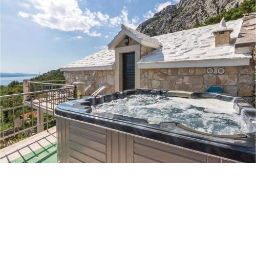 Beautiful Home In Baska Voda With Kitchen