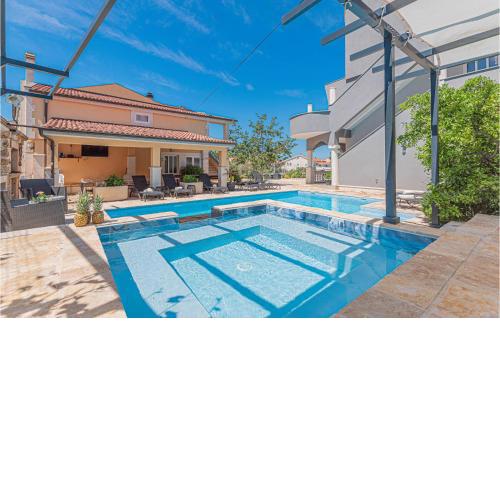 Beautiful Home In Brodarica With Wifi