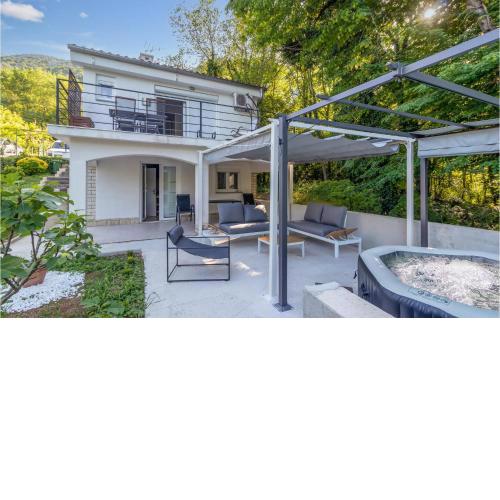Beautiful Home In Crikvenica With Kitchen