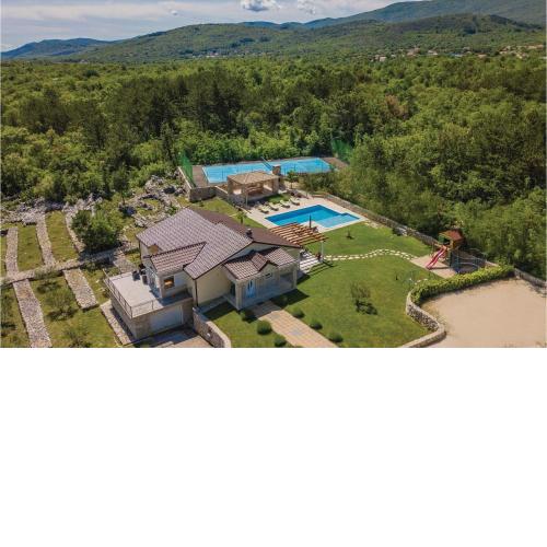 Beautiful Home In Grubine With Jacuzzi