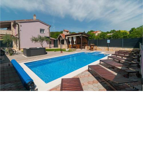 Beautiful Home In Hrvace With Wifi