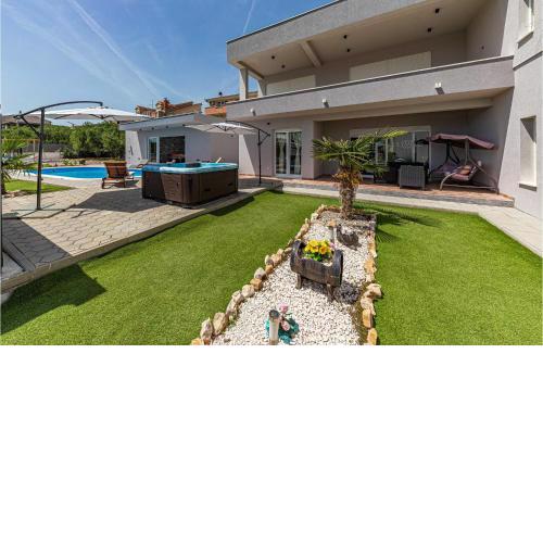Beautiful Home In Kastel Stafilic With Wifi