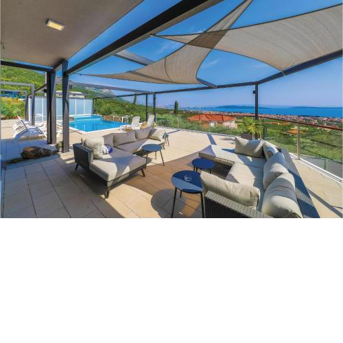Beautiful Home In Kastel Stari With Jacuzzi