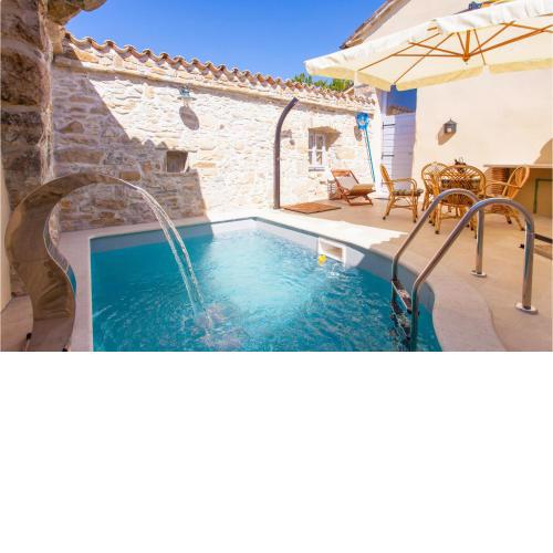 Beautiful Home In Krbune With Wifi