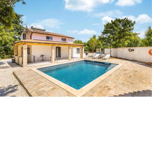 Beautiful Home In Krnicari With Wifi