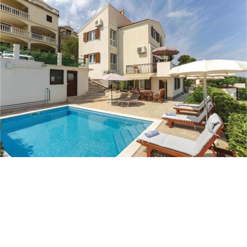Beautiful Home In Okrug Donji With Wifi