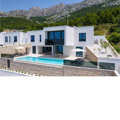 Beautiful Home In Omis With Kitchen