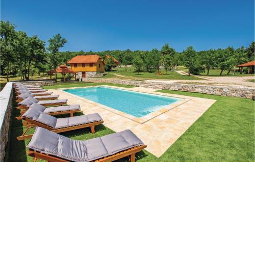 Beautiful Home In Perusic With Wifi