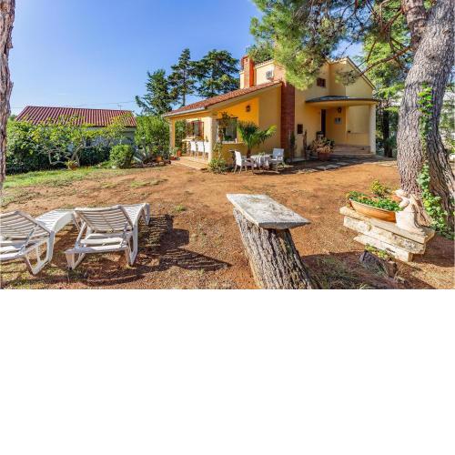 Beautiful Home In Pomer With Wifi