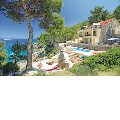 Beautiful Home In Prigradica With Jacuzzi