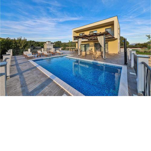 Beautiful Home In Primorski Dolac With Sauna