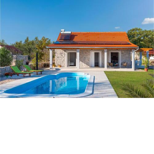 Beautiful Home In Puljane