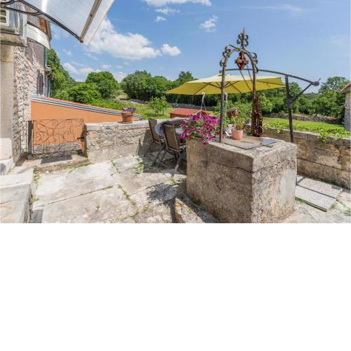 Beautiful Home In Putini With Kitchen