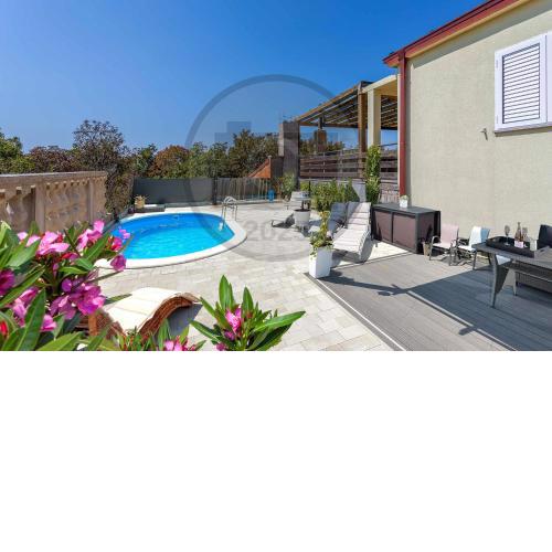 Beautiful Home In Smrika With Wifi
