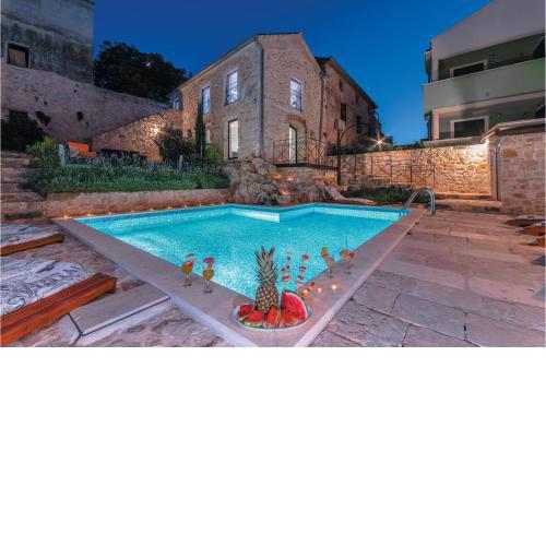 Beautiful Home In Tkon With Outdoor Swimming Pool