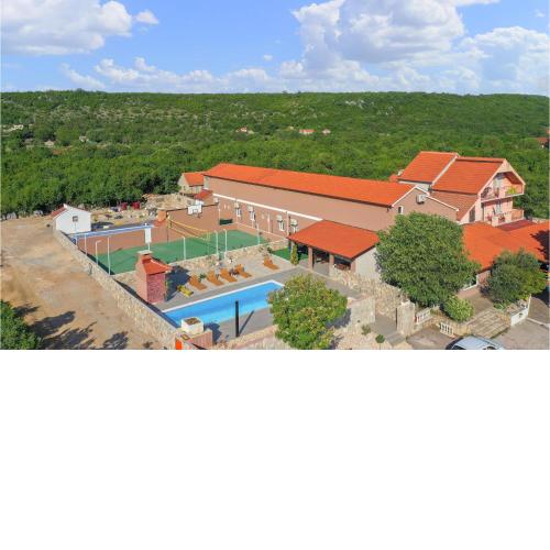 Beautiful Home In Ugljane With Wifi
