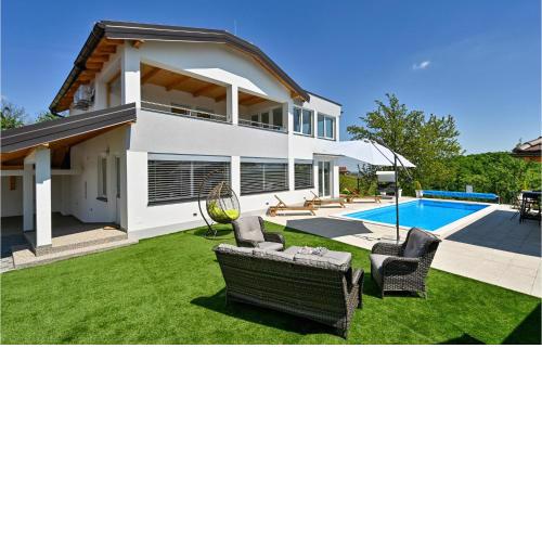 Beautiful Home In Vinica Breg With Wifi