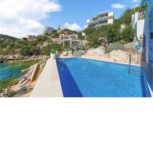 Beautiful Home In Vinisce With House Sea View
