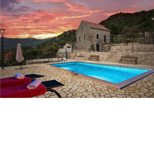 Beautiful Home In Vrgorac With Wifi