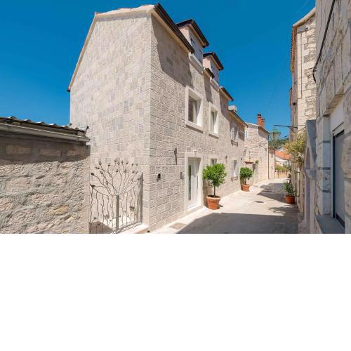 Beautiful Hvar Villa - 4 Bedrooms - Villa Hvar Majestic - Resort Centre Location and Wonderful Sea Views