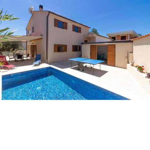 Beautiful villa Cissana with private pool near the beach