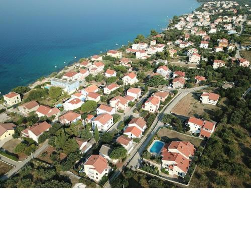 Beautiful villa Clara with a swimming pool in Ko ino near the sea