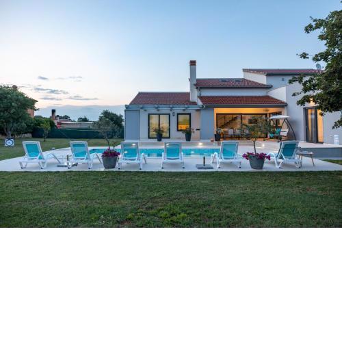 Beautiful villa Eva with private pool near the beach