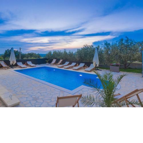 Beautiful villa in Lisicic with private pool