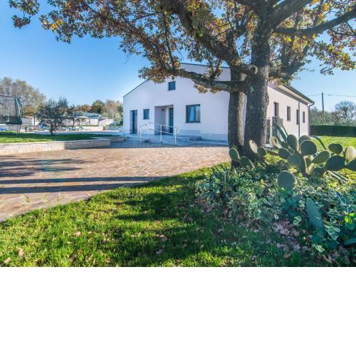 Beautiful Villa in Vrsar with Swimming Pool