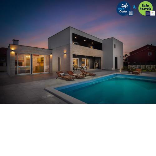Beautiful Villa Katarina Privlaka, with a Pool