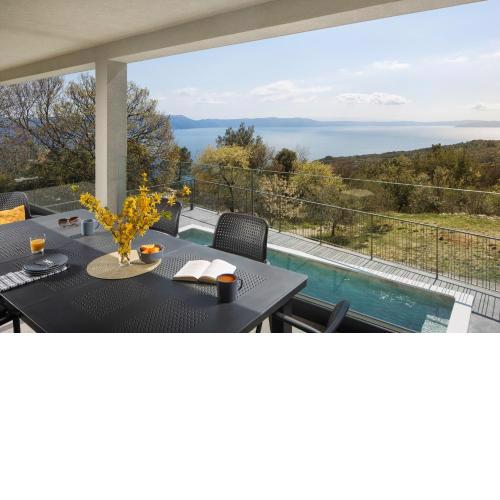 Beautiful Villa Lipa with pool