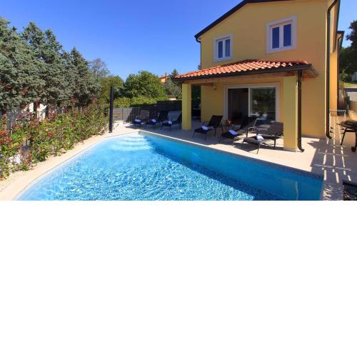 Beautiful villa Mugeba I with pool in Porec near the aquapark