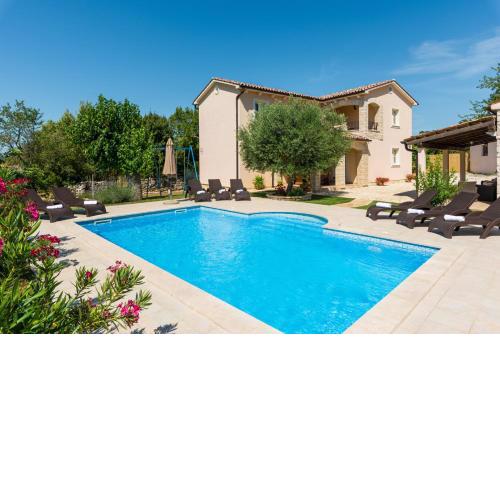 Beautiful villa Natura with pool in Labin