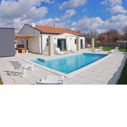 Beautiful villa with private pool on peaceful location, village Sveti Kirin