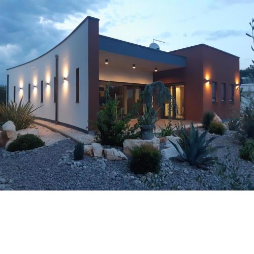 BIJOU house with apartments