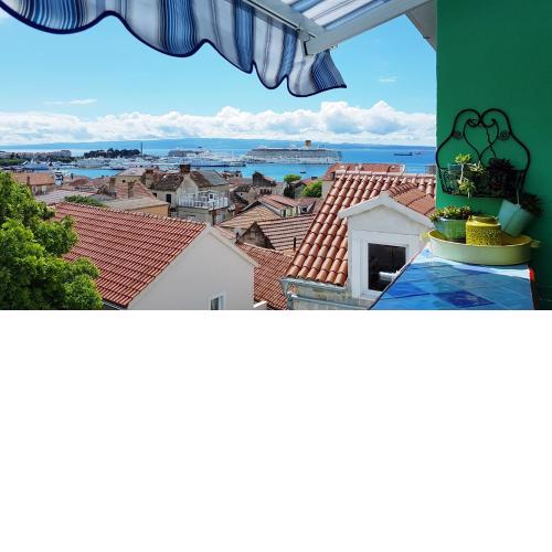 Blue Dreams Apartments In The Old Town With A Sea View