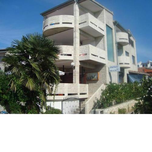 Braco apartments by the sea with a sea view