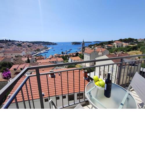 Brand new apt W balcony & perfect seaview at center