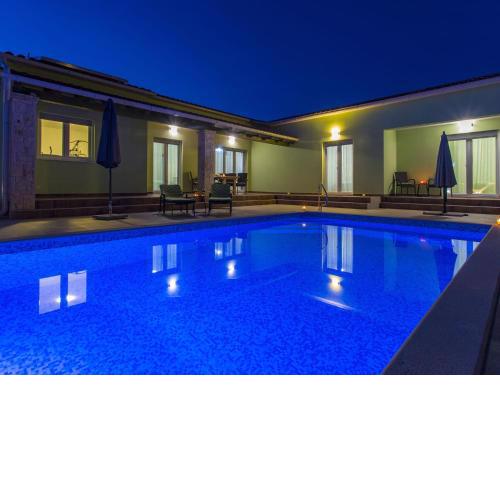 Brand new villa near Svetvincenat