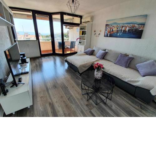 Bright apartment Bloom - free parking and WiFi