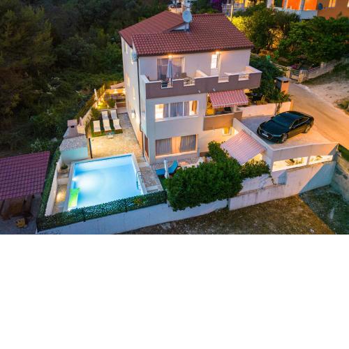 Bruno's Poolside Retreat
