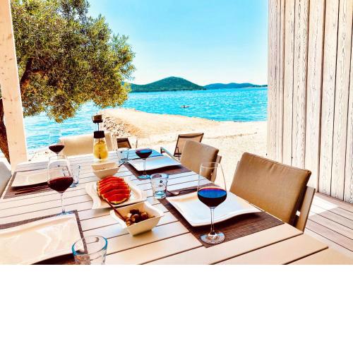 BUQEZ ECO RESORT - Beach Villa 28 - Directly by beach