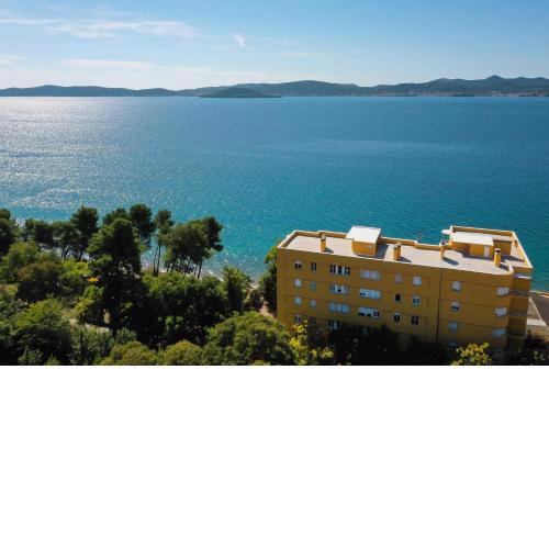 CAISA Classic Beachfront Apartment