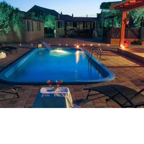 Captivating Holiday Home in Pako tane with Swimming Pool