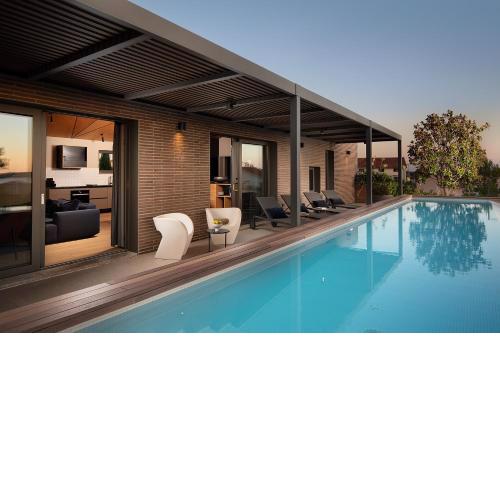 Casa Arbor Blanco with a see view and heated infinity pool