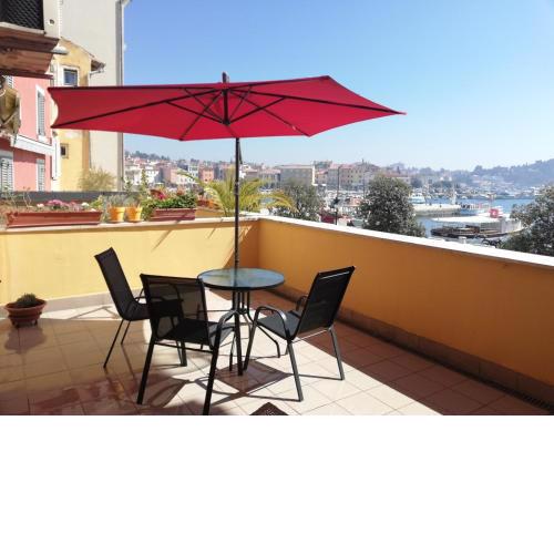 Center of Rovinj, sea view apartment