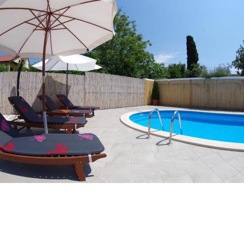 Characteristic house near Vodnjan with private pool and spacious garden