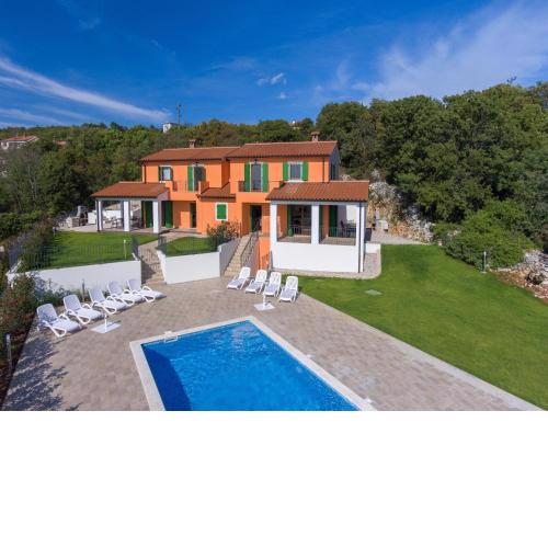 Charming Apartment in Ripenda Kras with Shared Pool