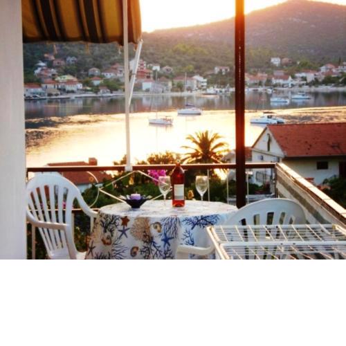 Charming apartment in Vinisce with parking included
