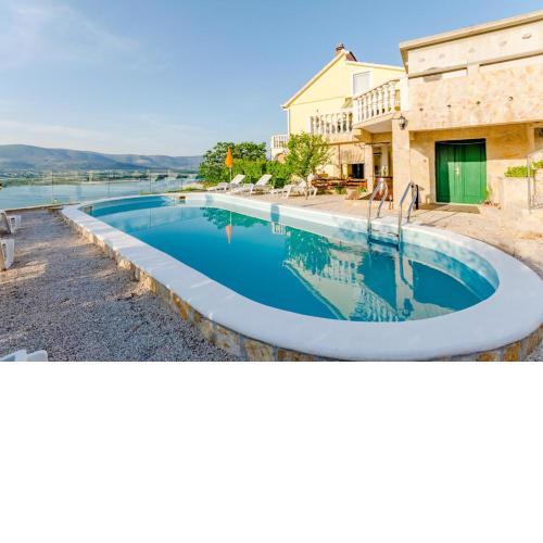 Charming apartment with private pool in Mastrinka - 98 sqm